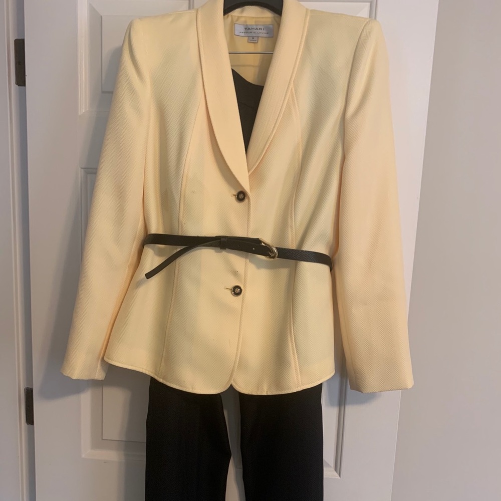 NWOT Tahari Pant Suit with Belt Accent